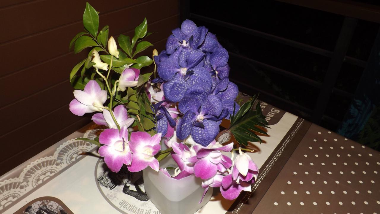 Quelques fleurs sur la table 